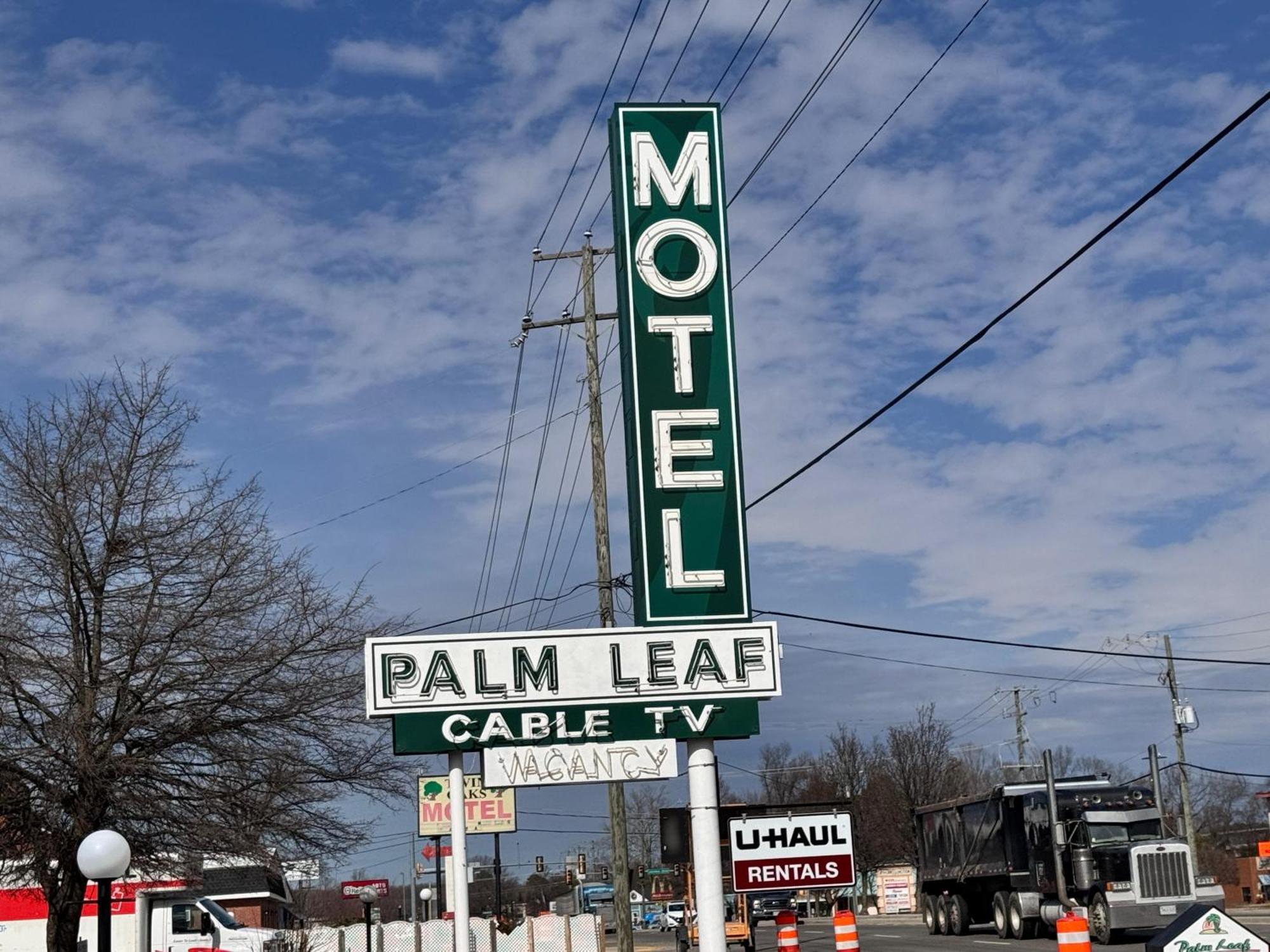 Oyo Palm Leaf Motel Ashland Exterior photo